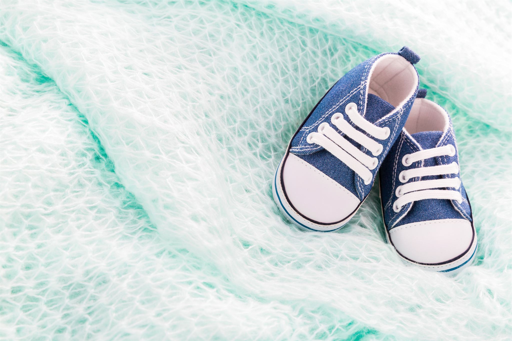 Children's sports shoes